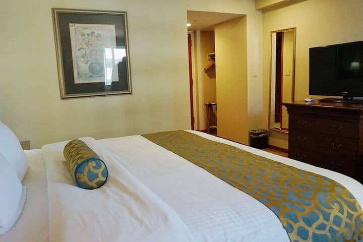 Room 8 of 27