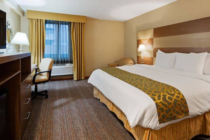 Room 11 of 27
