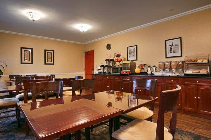 Breakfast/Coffee Service 20 of 27